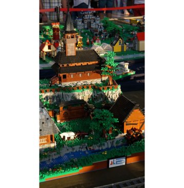 Sat-maramuresan-din-piese-LEGO